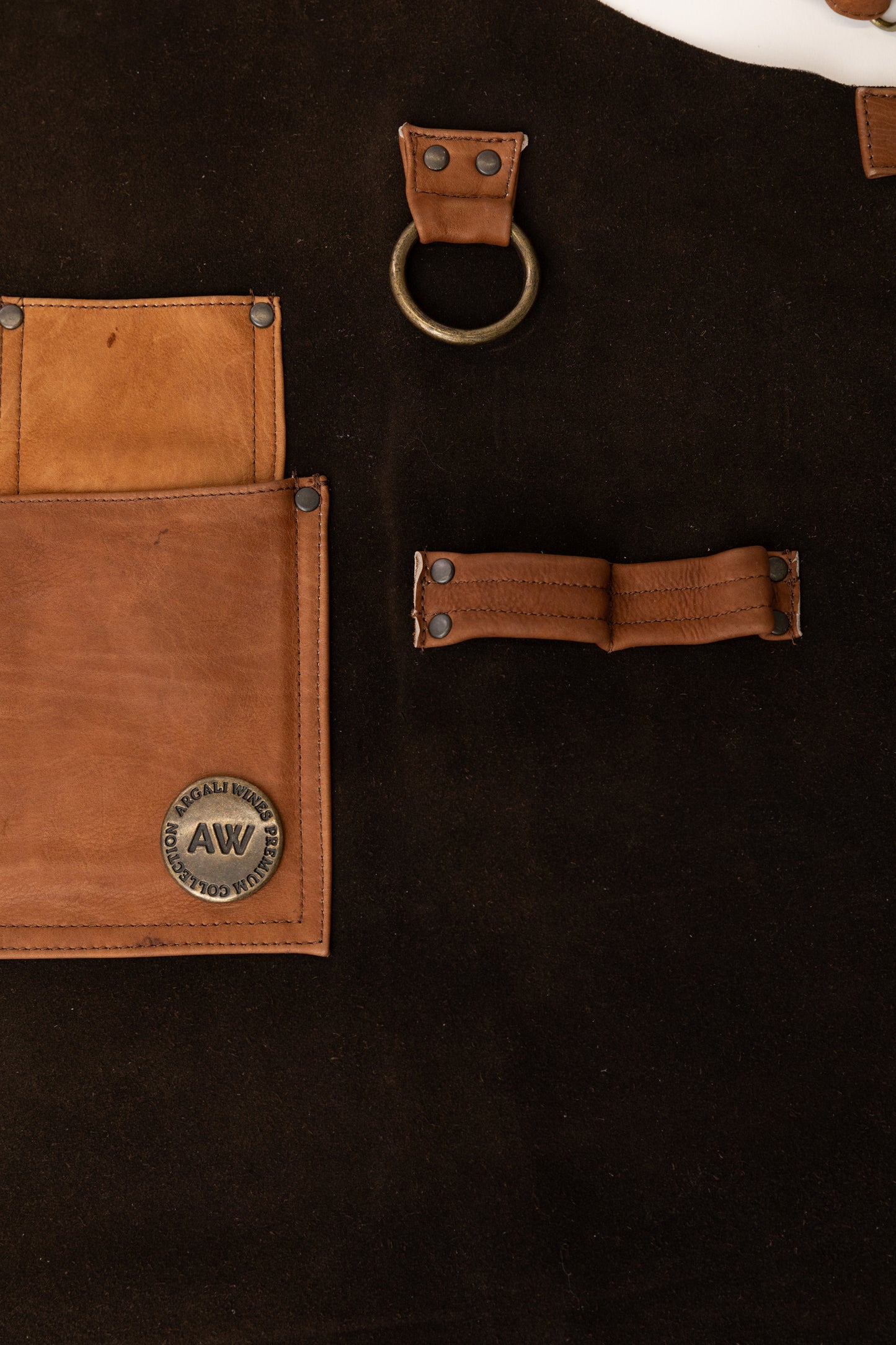 LEATHER APRON WITH POCKETS IN BROWN