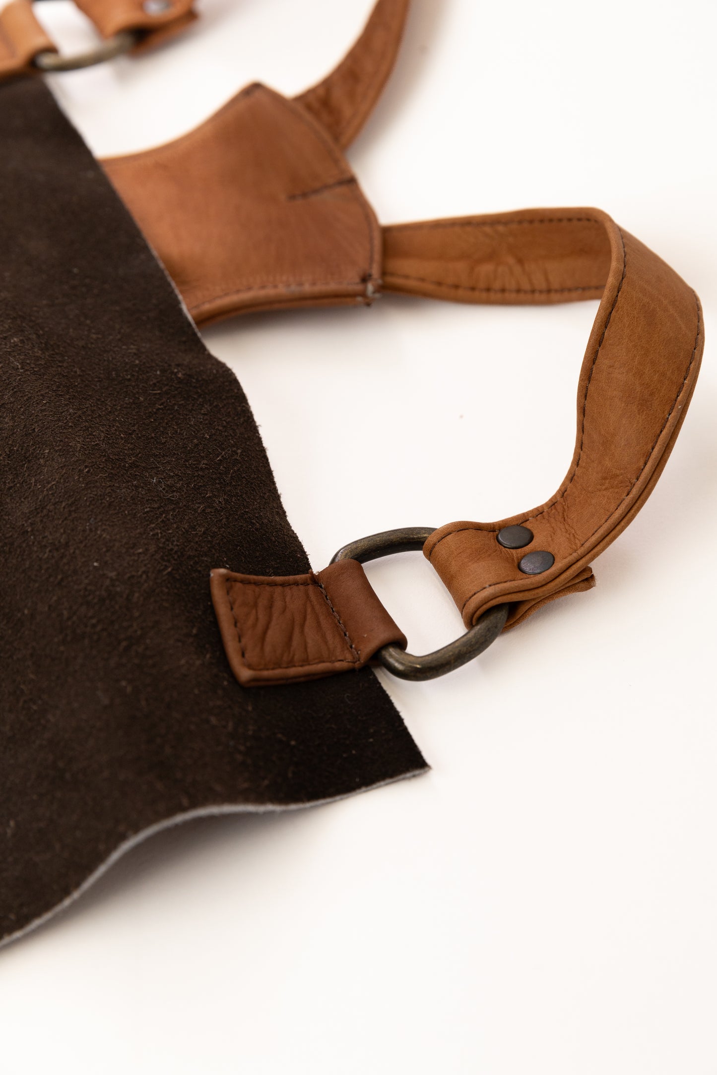LEATHER APRON WITH POCKETS IN BROWN